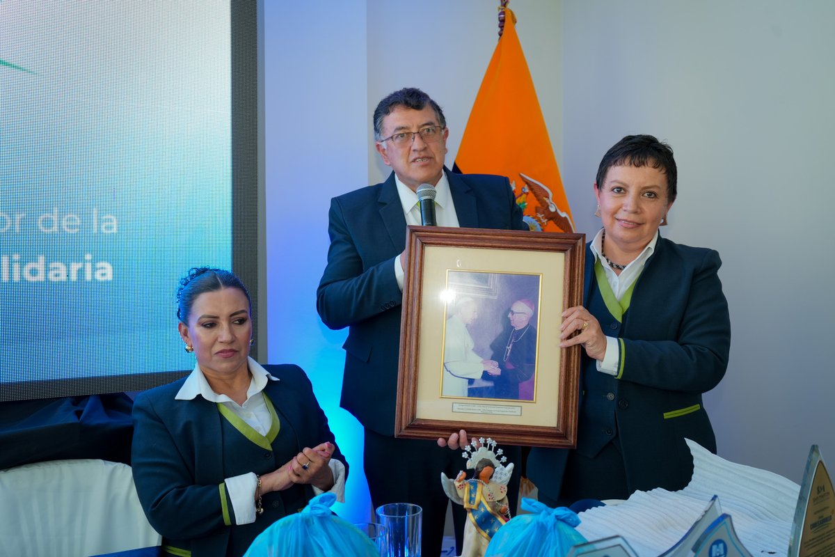 FEPPnacional's tweet photo. 🏦🎉 Ayer en Ambato celebramos los 28 años de Banco Codesarrollo y la inauguración de su nueva Agencia Ambato. 🤝 Un encuentro con reconocimientos, testimonios y feria de emprendimientos que reflejan el trabajo junto a la #EconomíaPopularYSolidaria. #GrupoSocialFEPP https://t.co/9a4PjROQnn