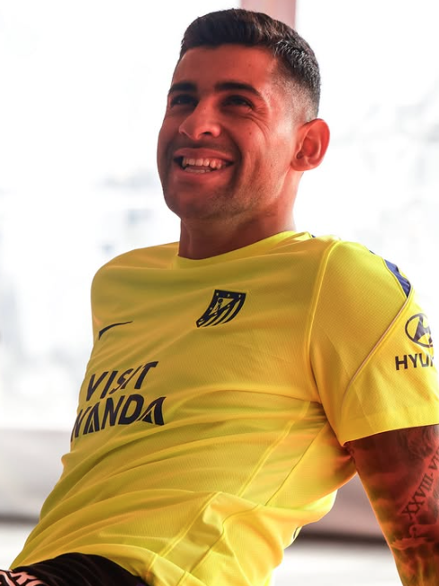 SpidyAtletico's tweet photo. ⚠️‼️En Barcelona están mas preocupados por los entrenamientos del Atleti, que el hecho de que un fichaje realizado el 29 de mayo todavía NO lo tengan INSCRITO. 

Cuti fichado el 15 de agosto > INSCRITO
Gordon fichado el 29 de mayo > NO INSCRITO.

🟢 El Atlético de Madrid ha realizado 4 fichajes, el primero el 30 de junio, el ultimo el 15 de agosto, los cuatro: INSCRITOS.

🔴 El Barcelona ha realizado 5 fichajes, el primero el 29 de Mayo, el ultimo el 16 de agosto; ninguno INSCRITO.

El Atleti no necesita ayudas, ni cautelares, ni prestamos varios para acometer fichajes y poder inscribir a sus jugadores, en cambio otros todavia NO han inscrito a su jugador fichado el 29 de Mayo, y luego toca aguantar tonterias de esta gente.