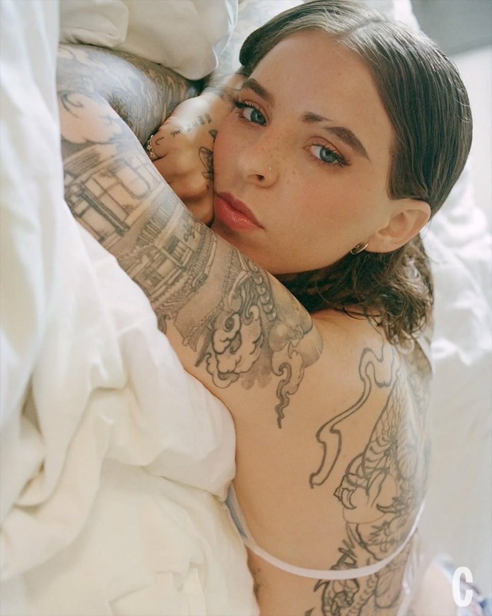 finelinekelsy's tweet photo. needed that calvin klein ad YESTERDAY ACTUALLY https://t.co/mLCu1xvfGN