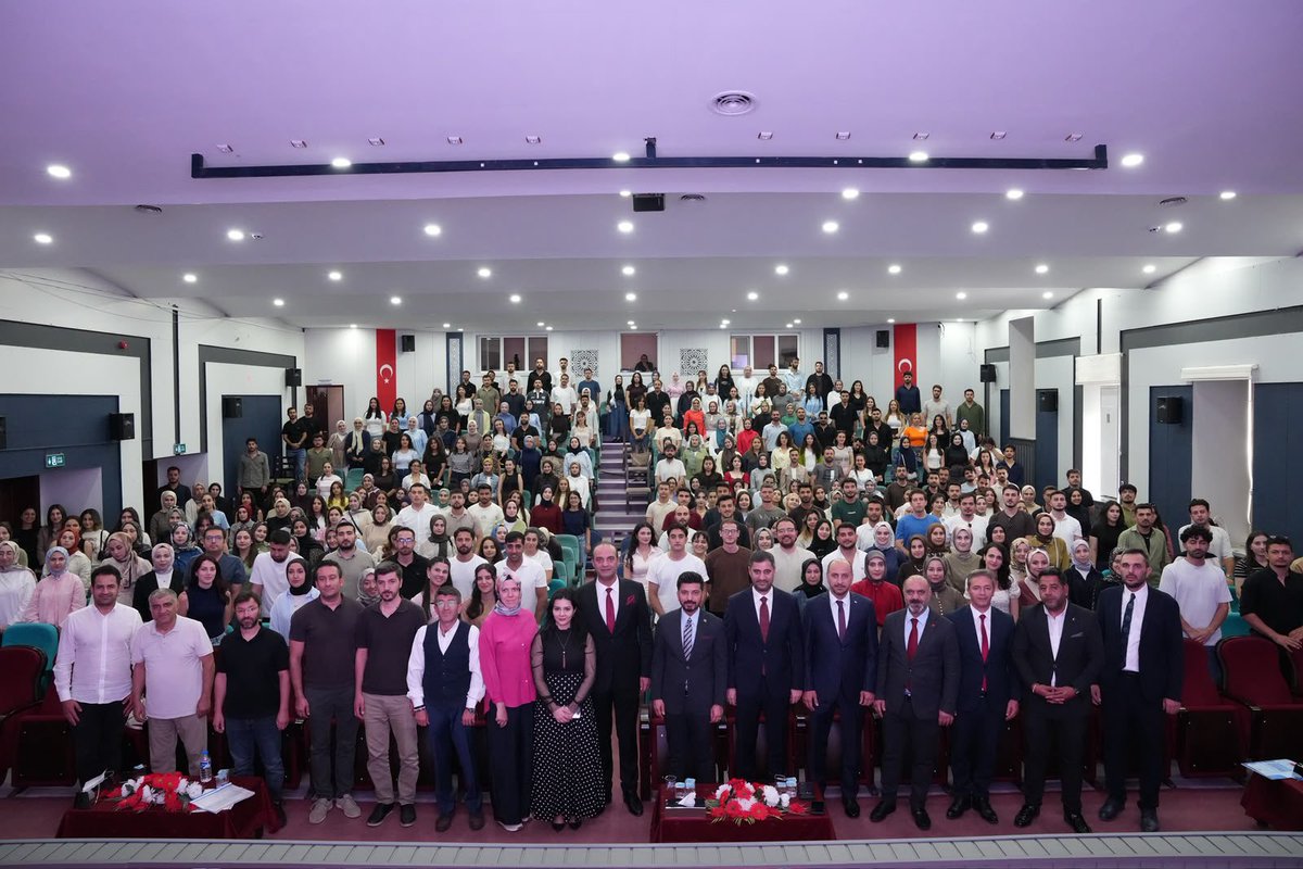 mebhbogm's tweet photo. 📍Erzurum

Türkiye Yüzyılı Maarif Modeli Öğretmen Eğitici Eğitimi programında Genel Müdürümüz Sayın Dr. Emre Topoğlu, Hayat Boyu Öğrenme Genel Müdürlüğünün çalışmalarını, görev alanlarını ve hayat boyu öğrenme yaklaşımını öğretmen adaylarımızla paylaştı.

Hayat boyu öğrenme; eğitimin her alanında, geleceğe hazırlanan güçlü bir Türkiye için… 🌿

#HayatBoyuÖğrenme

@tcmeb
@Yusuf__Tekin 
@CelileErenOKTEN 
@topogluemre