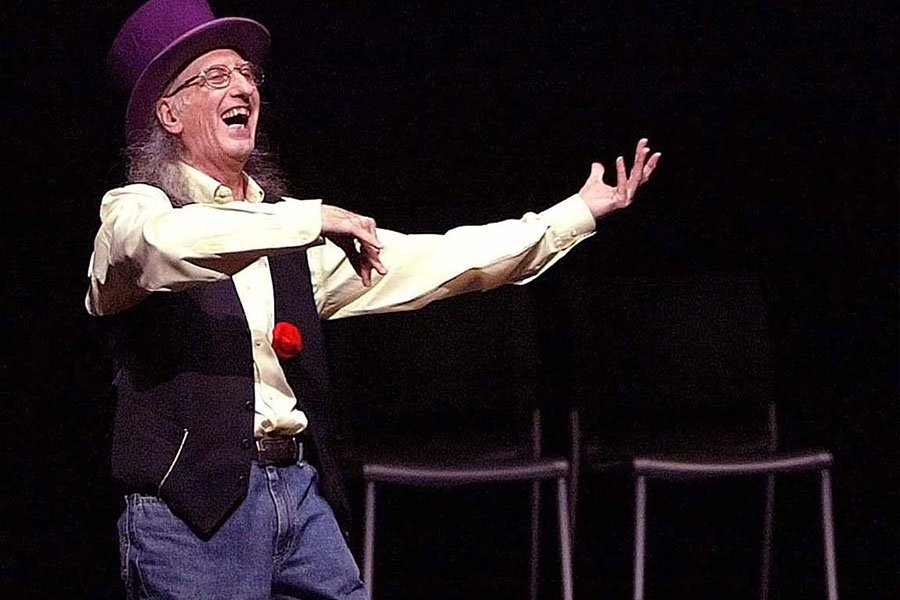 diostuitero's tweet photo. Hoy Juan Tamariz toca su imaginario violín en el cielo. Ha sido verlo aparecer y saber que la magia y el buen humor van a estar aseguradas. 
Perdón por habéroslo quitado. 
DEP, maestro. ❤️‍🩹 https://t.co/ZAovdqMJQt
