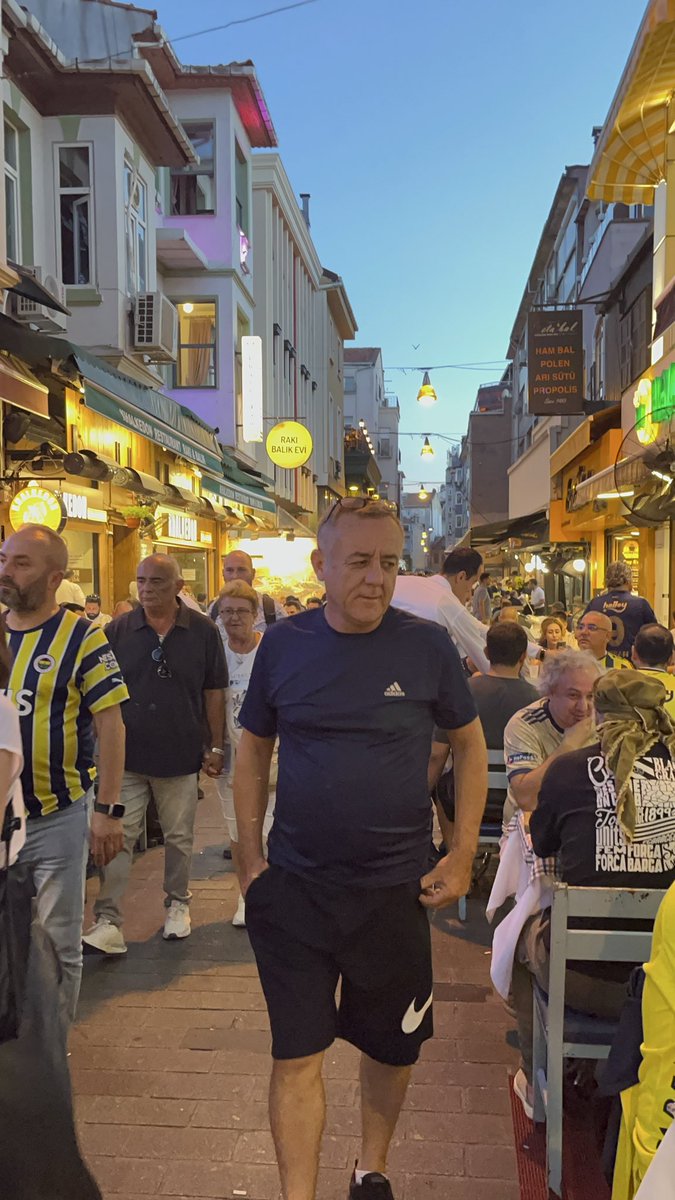 mahza1's tweet photo. Bugün günlerden Fenerbahçe https://t.co/mRKub8yC2O