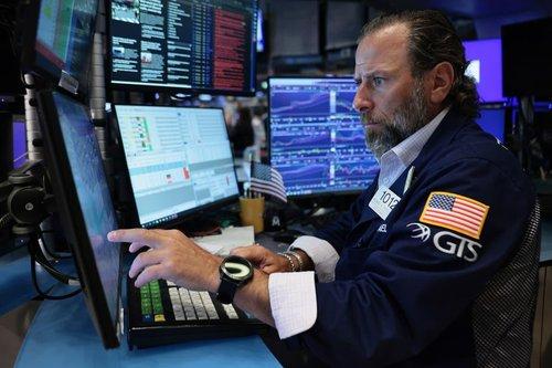 WrightK99's tweet photo. Stocks are flying off the shelves, but bonds are warning of massive economic and inflation risks. https://t.co/GN8wFWtdbd https://t.co/0qZQxTIlmN