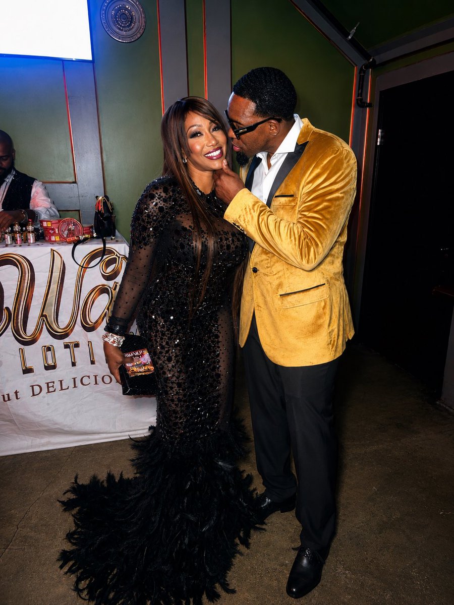 Domonique777's tweet photo. Great running into Rome Major at the Urban X Awards! A true Hall of Famer, dynamic performer, and an undeniable legend in the industry. ๐๐ฅ
#RomeMajor #UrbanXAwards #HallOfFame #IndustryLegend #UrbanX #Legends https://t.co/SPOr1sWS67