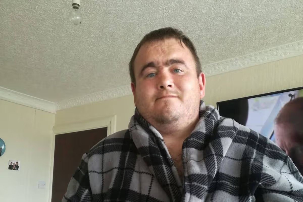 TheMercianNews's tweet photo. 🚨NEW: The 44-year-old man left critically injured in the attempted beheading in Belfast is expected to be discharged within days.

• Stephen Ogilvie was stabbed multiple times to the face, neck and back on Kinnaird Avenue on 8 June.

• He lost his left eye and eye socket and underwent surgery to rebuild his nose.

• After time in a coma and intensive care he is now ready to move to rehabilitation.

• His father said on a fundraising page: “This is where the hard work starts.”

• Over £40,000 has been raised by more than 1,300 supporters.

• Hadi Alodid, 30, has been charged with attempted murder over the attack.