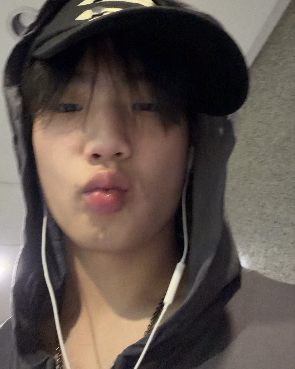 ethankahn_v's tweet photo. คิดถึงฉันไหม https://t.co/HYR0PHiZQs