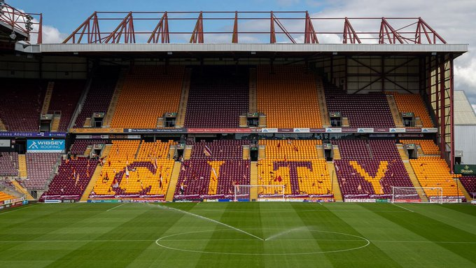 GradaBpro's tweet photo. 👏👏 Cuando solo queda aplaudir.

En la EFL Cup, el Bradford ha asignado al Burnley 3.909 entradas en su sector visitante.

Y lo mejor, es que el precio de las localidades las ha dejado en 5 libras (5.85€). https://t.co/nOvImzfzpJ