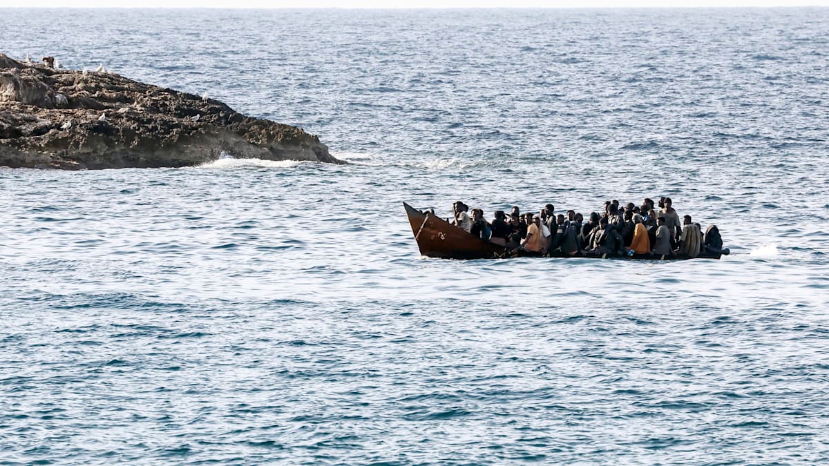 welt's tweet photo. Mehr als 22.000 Mittelmeer-Flüchtlinge erreichten Italien offenbar mit deutschen NGO-Schiffen https://t.co/bruGJOGRNb https://t.co/M6pIc4srGn