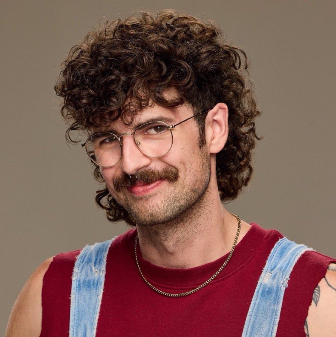 pokaemonn's tweet photo. julie chen: houseguest welcome to big brother, this year you’ll be join by a veteran of the game #bb28 

*ashley trail comes down the stairs*

me: https://t.co/uhBZWS2lKw