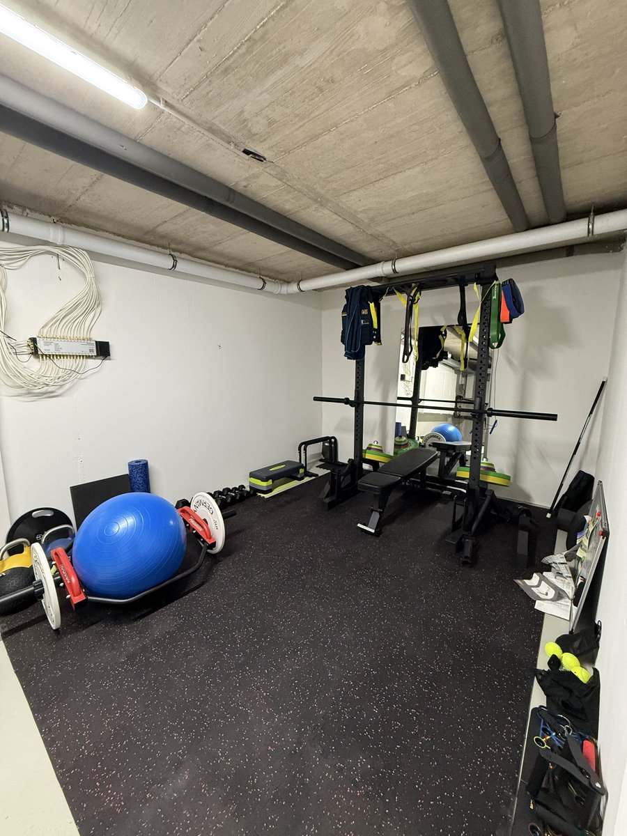 Natcho0202's tweet photo. Today the doctor told me, I‘m not „able“ to train, so I‘m not ready for active duty again.  All I heard was „BlaBlaBla.“ 
Because the most intense chains are the ones we make for ourselves. So I went in my basement and trained again. So what did I learn? Don’t listen to the Doctor😈