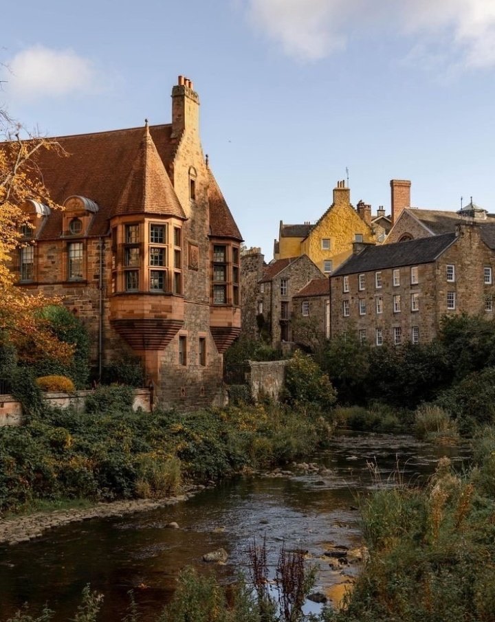 ____flowers__'s tweet photo. Edinburgh https://t.co/DGec6OVnod