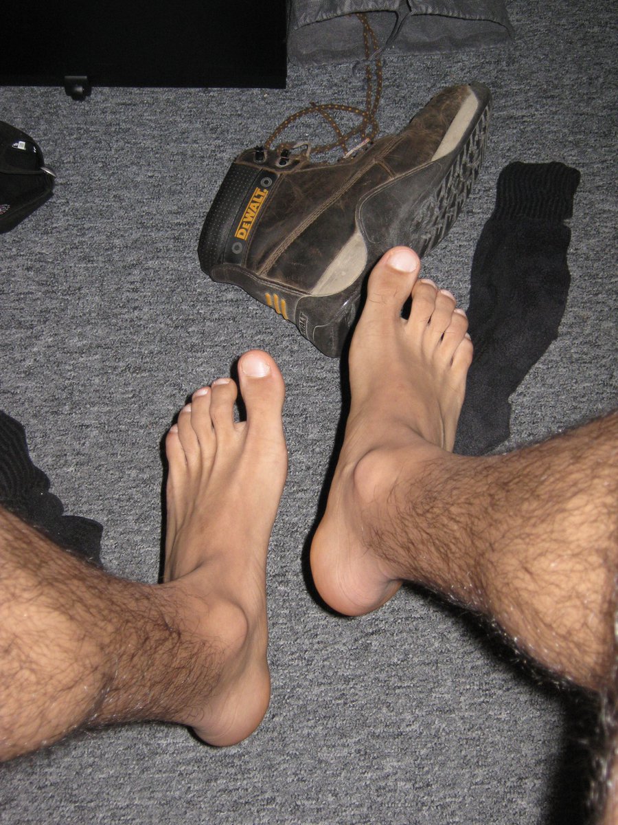 Alpha_Adam1's tweet photo. Socks on or off https://t.co/dGVOoNGWcK