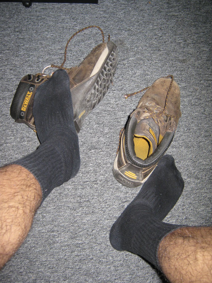 Alpha_Adam1's tweet photo. Socks on or off https://t.co/dGVOoNGWcK