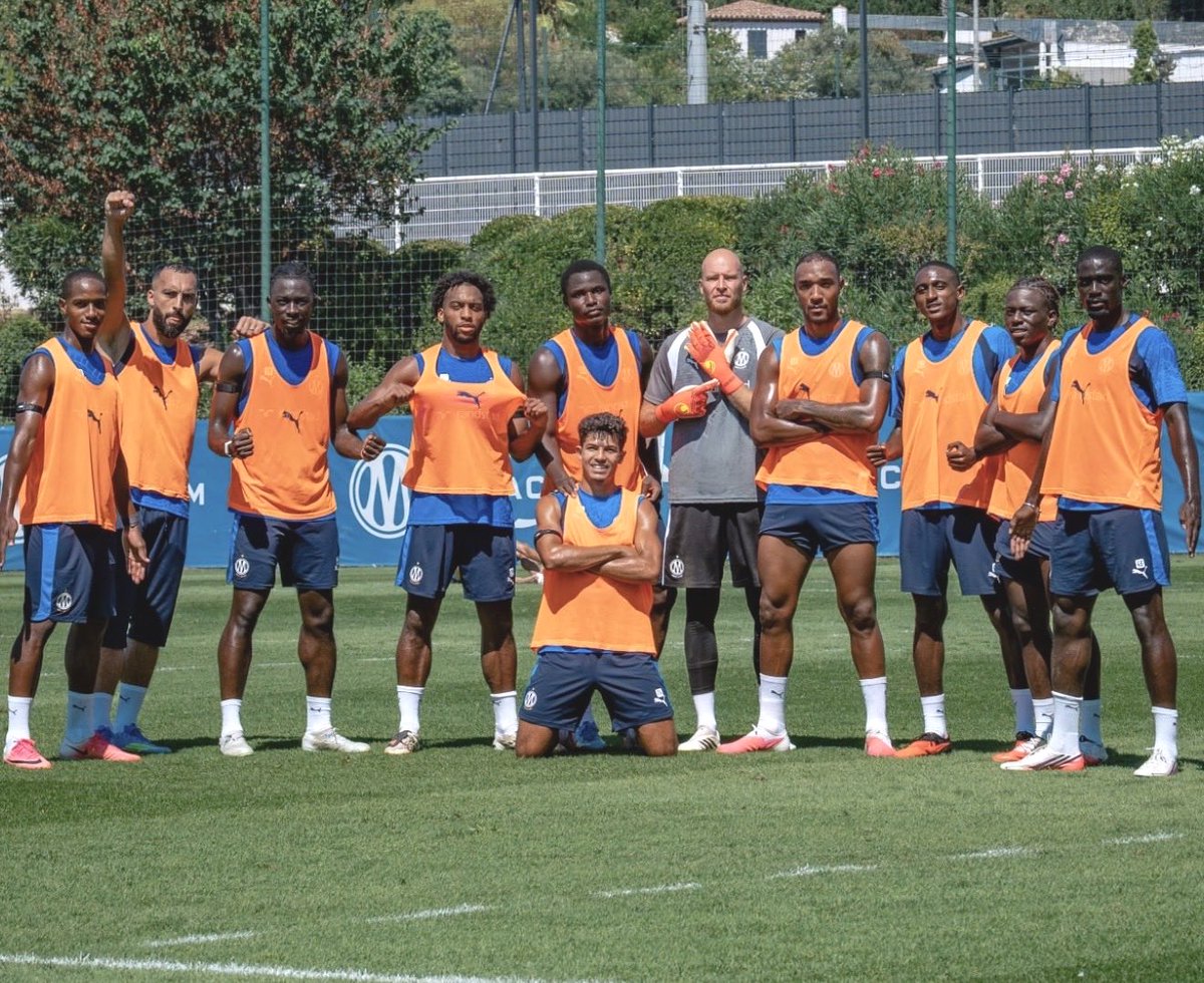 Antho13013_'s tweet photo. L'équipe gagnante du jour. 😁🔵⚪️ https://t.co/2WeLBUjGy6