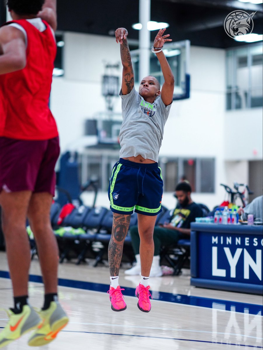minnesotalynx's tweet photo. work before we hit the road. https://t.co/jv86FkBvBT