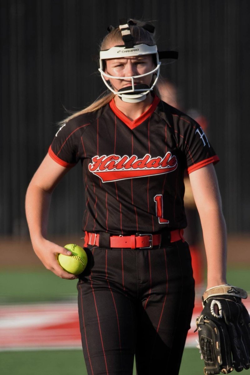 KayleeSmith2029's tweet photo. Season opener yesterday for the Lady Hornets ended with a 14-4 win! I pitched the 5 inning game and was happy with the movement of my pitches. I faced 21 batters, had 1 walk, and 5 Ks for the game. https://t.co/XitKLfZjg7
