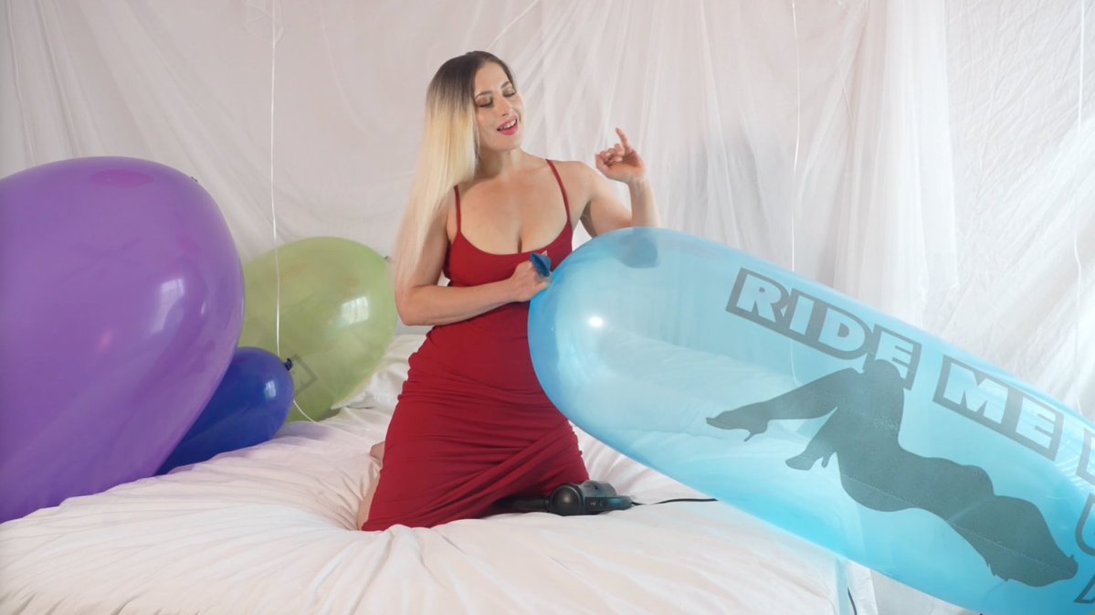 GalasXXX's tweet photo. https://t.co/ISe6KUmgmM <=New vid up now! @clips4sale #balloonfetish #balloons #gl1200 #looner #balloonsnonpop #milf #balloonbouncing https://t.co/EwoCl20zJ7