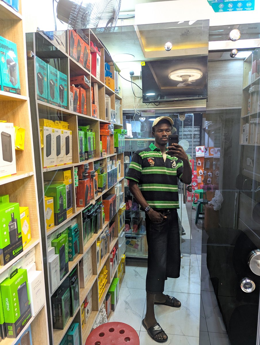 AUDIBLESONG's tweet photo. Model go sha fit me https://t.co/0EFUX7ySw6