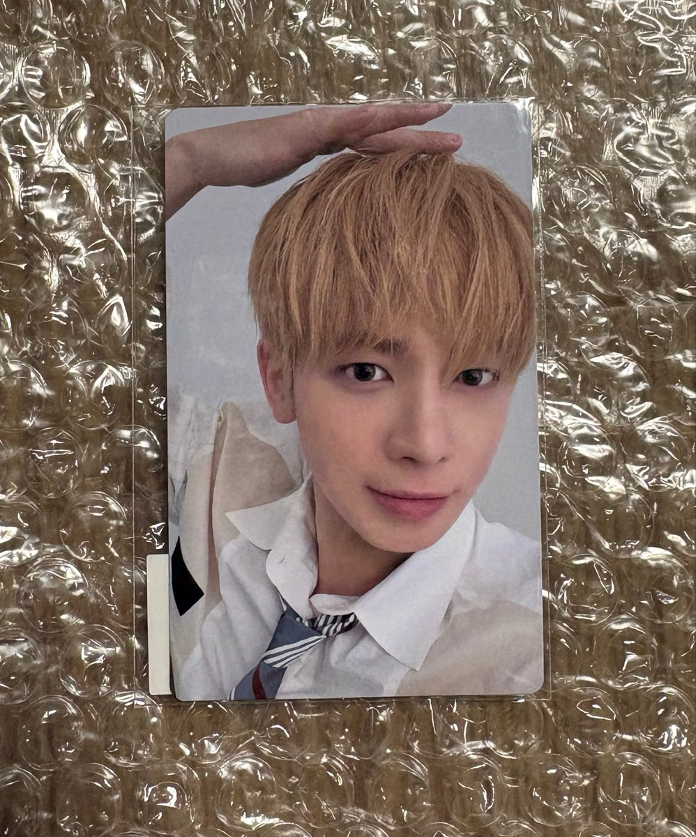 BAMGEUTXT's tweet photo. TXT セツナハナビ weverseラキドロ トレカ　交換 

【譲】　テヒョン(画像のもの)
【求】　同種ボムギュ

郵送または都内手渡し
19日17:00頃　原宿のポップアップストア付近での可能です！

#txt交換 https://t.co/FqJhy9ckwX