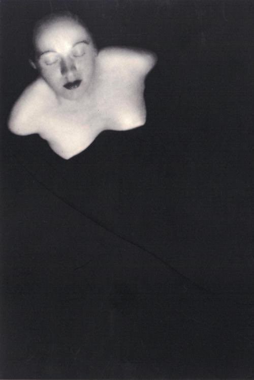 Ttalindeyzac's tweet photo. ‘Untitled’, 
Bertram Park &amp; Yvonne Gregory, 1936 https://t.co/4O0Eh8uWA6