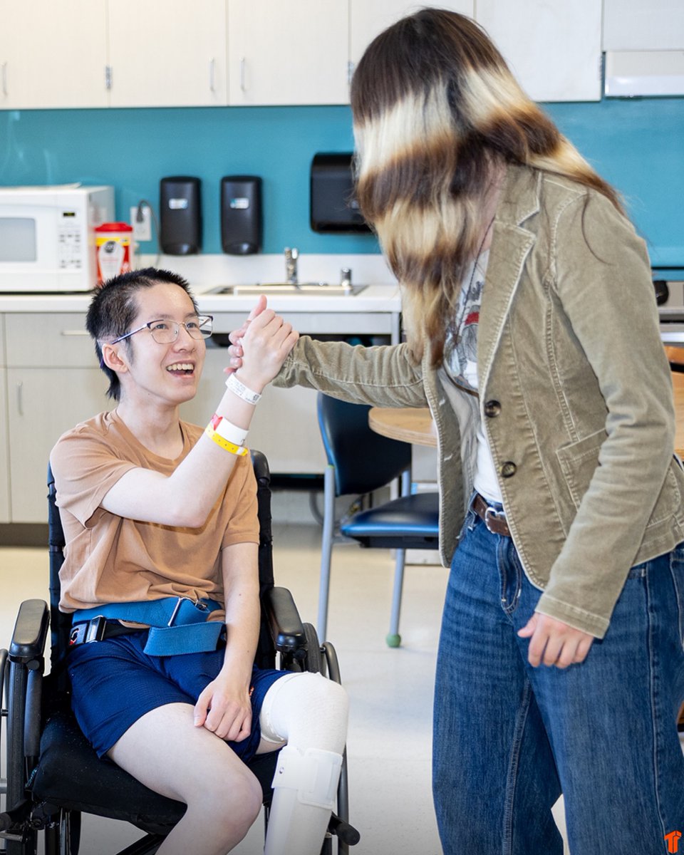 TheThizzler's tweet photo. Olympic gold medalist Alysa Liu makes special visit to Oakland children’s hospital ❤️ https://t.co/5zntpAZku7