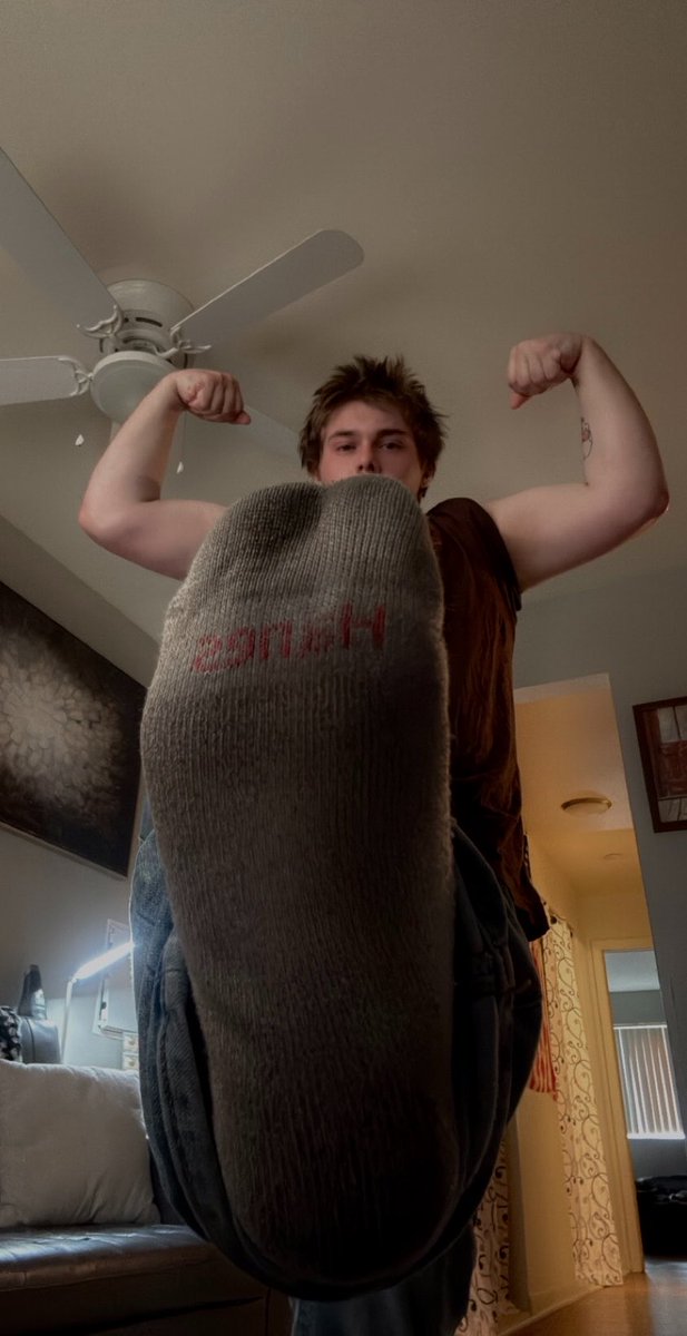 kingbrennen100's tweet photo. You don't just want to serve you NEED to serve.

#findom #worship #cashgod #feetfetish #feetworship #cashmaster #slaveswanted #feet #poppers #calls #drains #serve #cashpigs #socks #send #livedrain https://t.co/ApxO0jNsAb