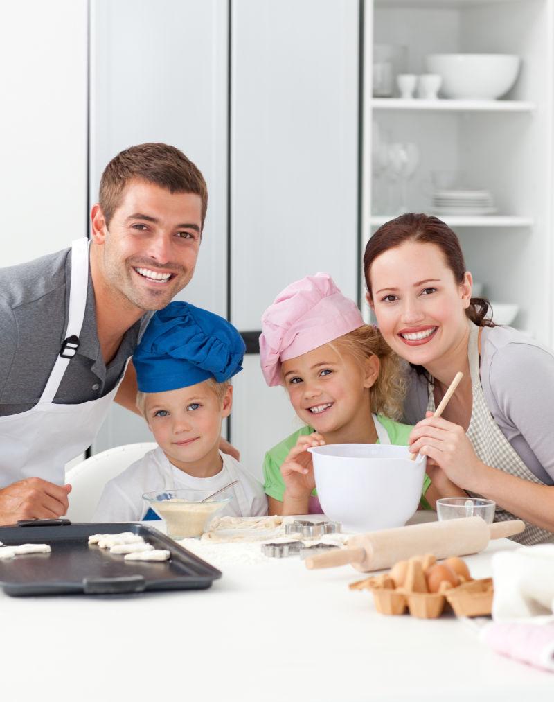 atsst5's tweet photo. Sunny Sunday with the fam: baking cookies, laughing too loud and making memories that stick https://t.co/I4bcJLJzwE