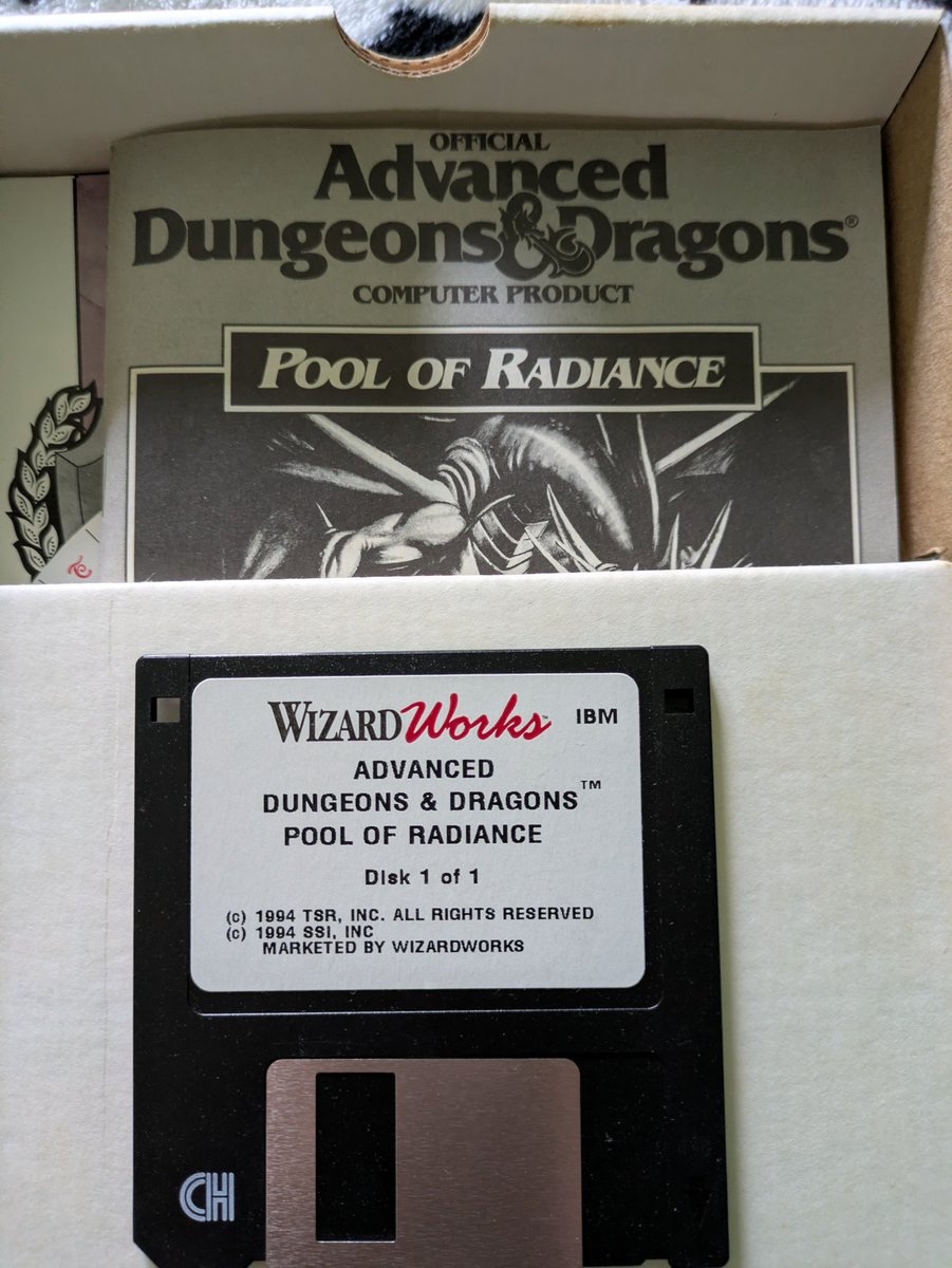 Meerfox's tweet photo. Games used to come with all this :) https://t.co/6A3W9lknYW