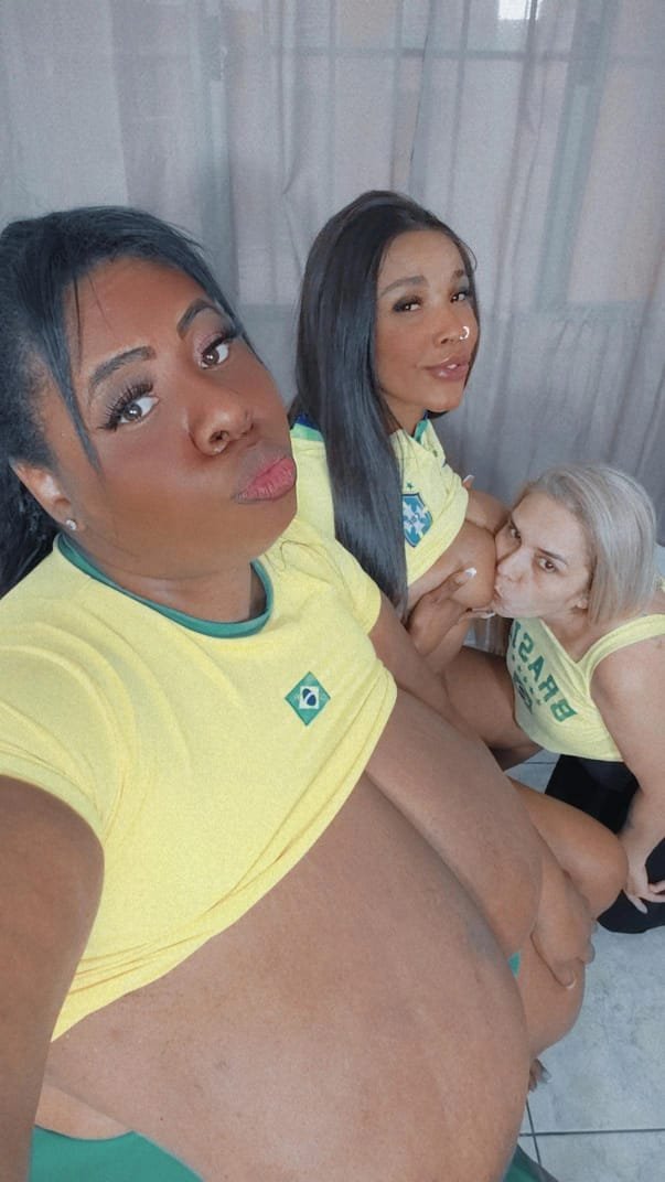 Dudafetiches's tweet photo. A wonderful afternoon with the divas.
😈😉😏

Tarde maravilhosa com as divas'.
😉😏😈

@LeviemontThamy https://t.co/X0k03RPP1B