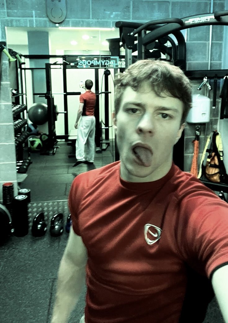 sppdym's tweet photo. ‘ Entrenando desde temprano (casi es medio día) ’ https://t.co/Lvv37ux8Xq