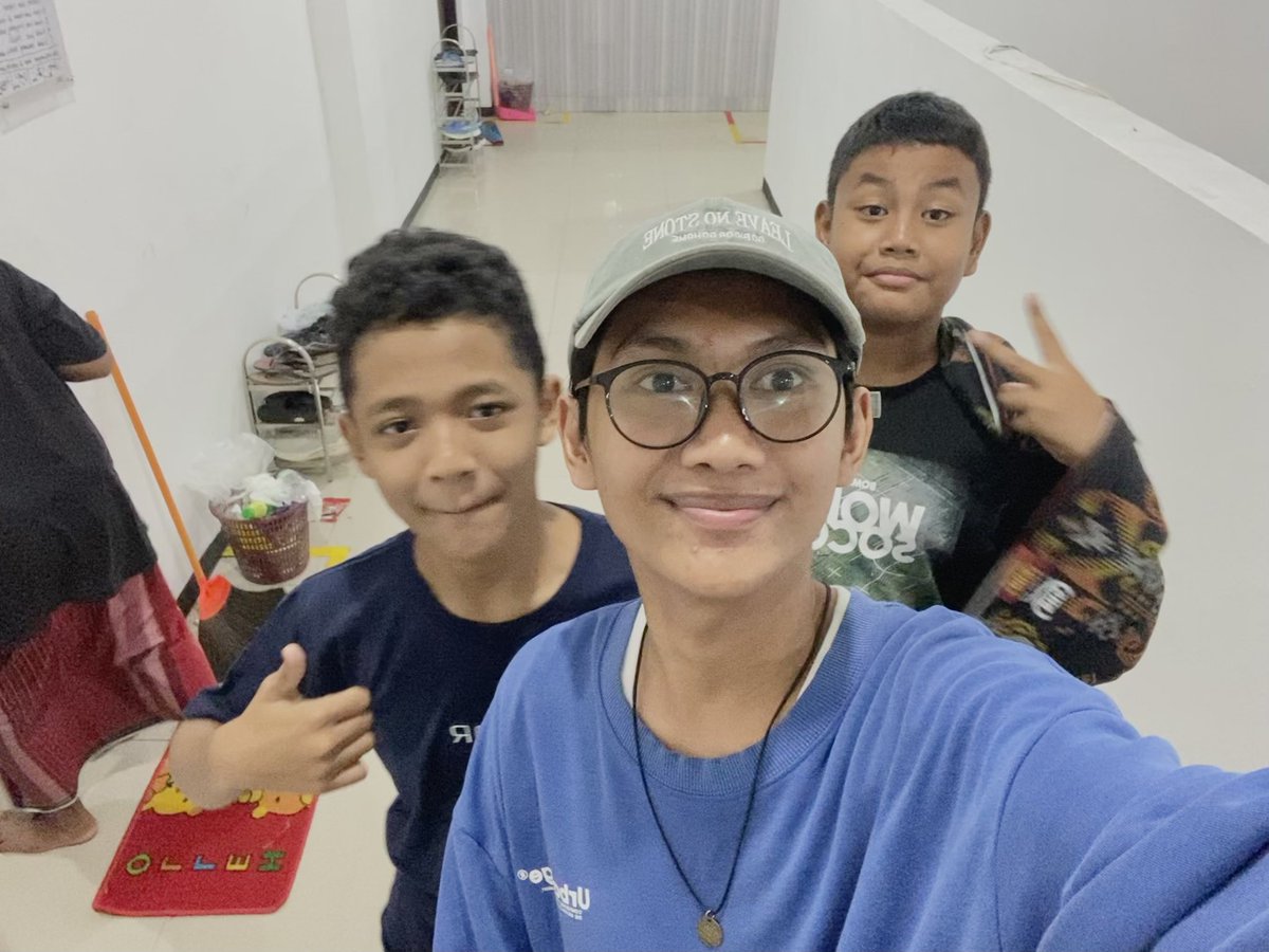 killedbyael's tweet photo. tonight, me as part of #MrBobSuperSeru in our IHT Program, did the English Patrol! and yeAAHHH, look who i found … 👀 Bro Alfis and Bro Dava tho! https://t.co/TSujjm0U6M