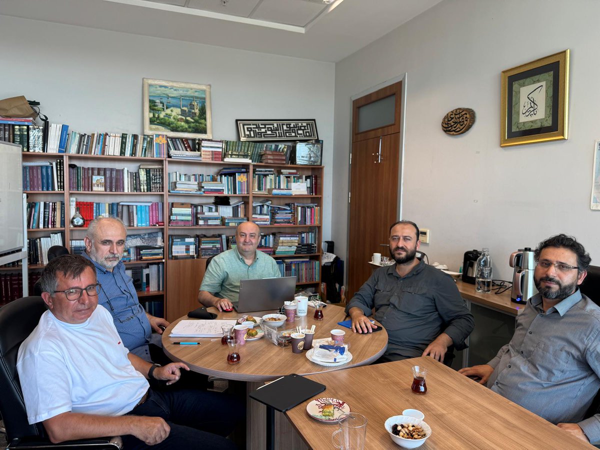 dursun_cicek_dc's tweet photo. Teklif dergisi yayın kurulu olarak 28. sayımız Akıl ve Mâkûliyet'i baskıya gönderdik. 29. sayımızın (Azgınlık Düzeni) Açık Oturum'u için bir araya geldik... Rabbim hepimizi haddini bilen insanlardan eylesin... https://t.co/UGDhVkR3fx
