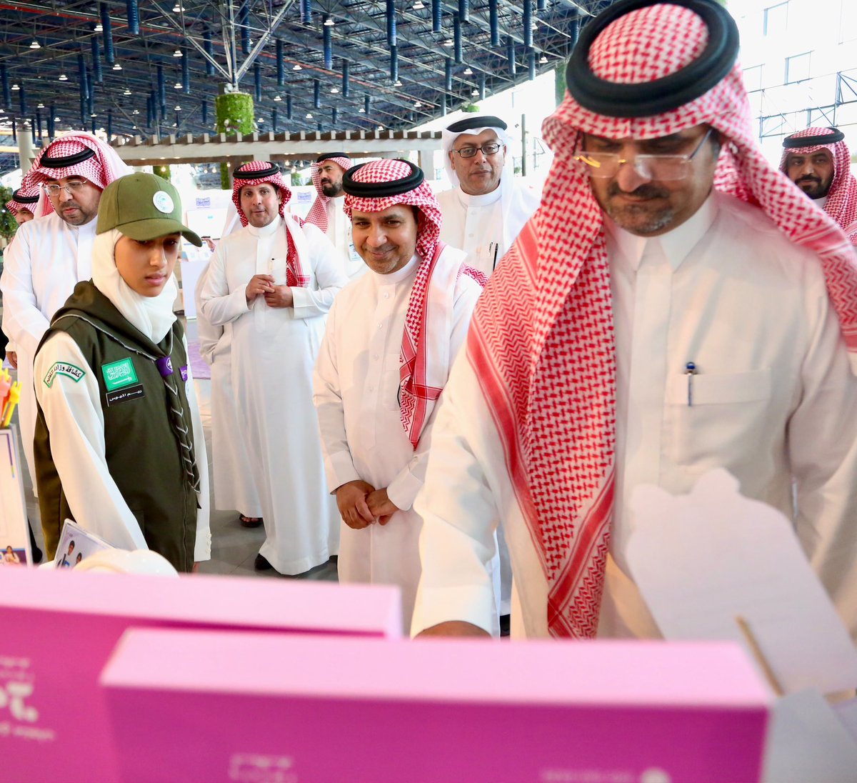 MOE_RYH's tweet photo. #العودة_للدراسة|
شارك مساعد المدير العام للشؤون التعليمية اليوم في حفل تدشين برنامج  "العودة للدراسة" احتفاءً بانطلاق العام الدراسي الجديد الأحد المقبل، بفعاليات ثقافية وتعليمية وترفيهية تجمع الطلبة وأولياء الأمور ومنسوبي التعليم في أجواء تفاعلية محفزة، وذلك في مركز بانوراما مول.
#نكتب_قصة
#تعليم_الرياض