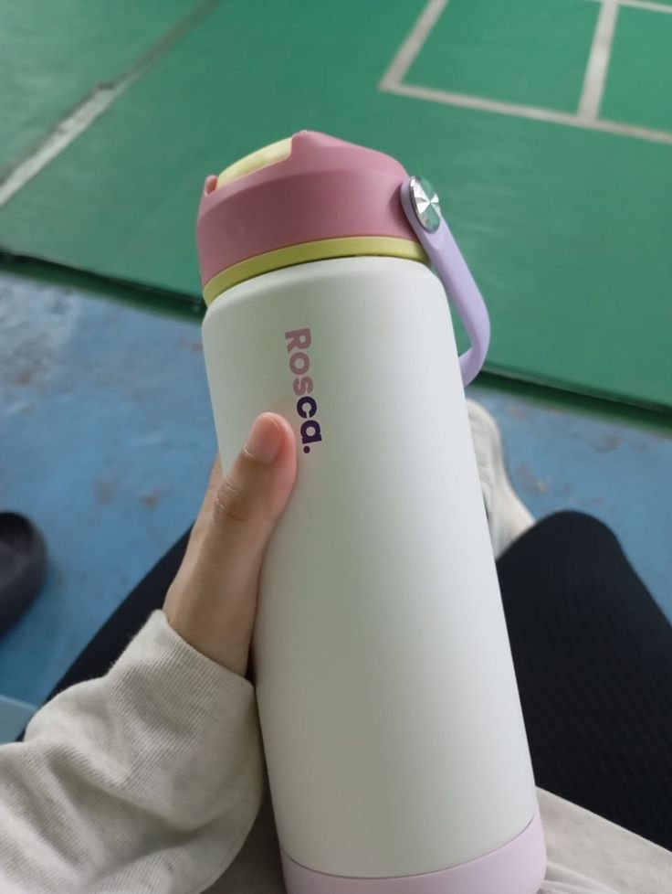 madulemonu's tweet photo. TUMBLER TERBAIKK 👊🏻👊🏻 tahan dinginn rill 24 jam bahkan lebihh kalau suhu panas tahan kurleb 12 jam an, gakk bau besi sama sekali dan gakk bocor, tumblernya ukuran 1000ml dan ada sedotan https://t.co/eElEe8qCw3