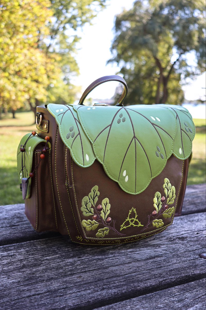 NyahalloShop's tweet photo. I’ve updated the product photos of the Druid Backpack! 💚

The original photos were the first sample with an inaccurate shade of brown, so this is simply an accurate representation of what you should expect when buying this lovely bag! 🍃 https://t.co/pw1gBMa9p5