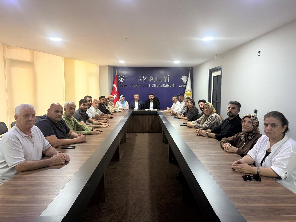 akincemal's tweet photo. AK Parti teşkilatları; ortak akıl, güçlü istişare ve kararlı bir çalışma anlayışıyla yoluna devam ediyor.

AK Parti Çukurova İlçe Başkanlığı olarak haftalık olağan Yönetim Kurulu Toplantımızı, İlçe Koordinatörlerimizin katılımıyla gerçekleştirdik.

Çalışmalarımızı, teşkilatımızın saha faaliyetlerini ve önümüzdeki dönemin hedeflerini değerlendirdiğimiz toplantımızda; birlik ve beraberlik içerisinde, Çukurova’mız ve hemşehrilerimiz için daha güçlü bir çalışma iradesini ortaya koyduk.

Teşkilat ruhuyla, ortak akılla, güçlü yarınlara…

@omerrcelik @abuyukgumus @avmustafaozkan @KaramikSunay @abdullahdogru01 @farukaytek