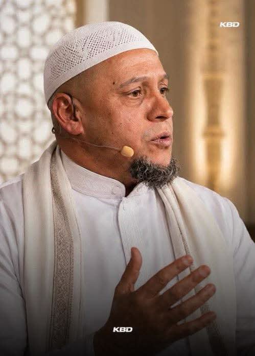arab11__'s tweet photo. Brazilian football legend Roberto Carlos has converted to Islam, recited the Shahada (declaration of faith), and announced his marriage to a Moroccan Muslim woman. https://t.co/jIBUk5W7er