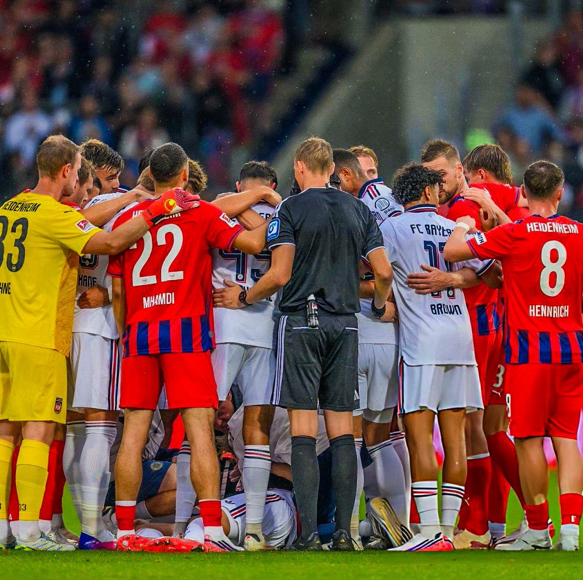 eurofootcom's tweet photo. 🚨🚨 Jamal Musiala collapsed whilst playing for Bayern Munich. The same thing happened to him 3 days ago in another friendly match. 

Speedy recovery to Musiala. 🙏❤️ https://t.co/YoC8LzxT6h