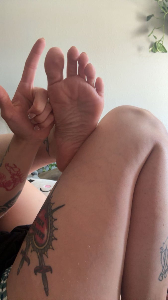 texaspixie420's tweet photo. Iโm bored redoing my nails for practice letโs drain
#findomsatan #draintrain #drainyourwallet https://t.co/pv3BO2mLOB