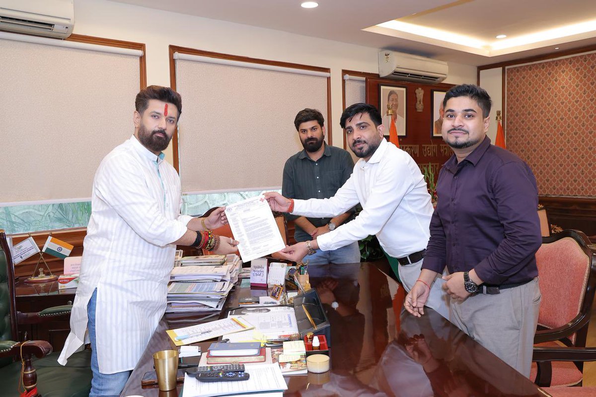 drjaswantvoice's tweet photo. 🙏 Heartfelt Thanks to Hon’ble Shri Chirag Paswan Ji.

I sincerely thank Hon’ble Shri Chirag Paswan Ji, Union Minister of Food Processing Industries, for taking up the concerns of FMG candidates and writing to Hon’ble Shri J. P. Nadda Ji regarding the unfair conduct of the FMGE examination and seeking relief for the affected candidates.

Your support and intervention have given hope to thousands of FMG doctors fighting for justice, transparency and fairness.

On behalf of the entire FMG family, we express our deepest gratitude for standing with us. 🙏

Thank you, Chirag Paswan Ji, for your support and concern for FMG doctors.

Dr. Jaswant Singh Yadav 
#FMGECompensation #JusticeForFMGEs #SaveFMGEs #fmgejustice #nmc #nbe  @iChiragPaswan @JPNadda @NMC_IND @NBEMS_Official @narendramodi @AmitShah @aajtak @ANI @ians_india @lalantopi @maheshsingh3141 @PTI_News @JKNC_ @indiatvnews @MoHFW_INDIA