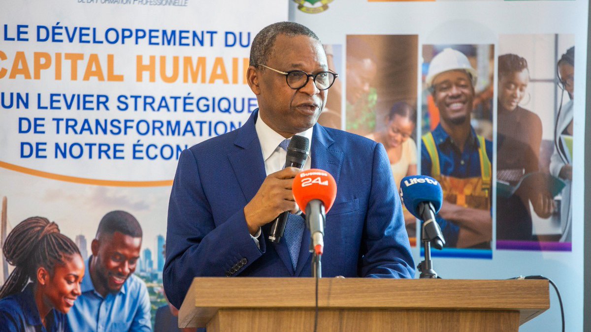 fdfpciofficiel's tweet photo. #FDFP_Innov

RÉFORME DU FDFP : LES PARTIES PRENANTES RÉUNIES POUR CONSOLIDER LES AVANT-PROJETS DE TEXTES

La cérémonie officielle d’ouverture de l’atelier d’examen et de validation technique, juridique et institutionnelle des avant-projets de textes relatifs à la réforme du Fonds de Développement de la Formation Professionnelle (FDFP) s’est tenue ce mardi 18 août 2026 à Assinie.

Elle a été présidée par Monsieur le Ministre de l’Emploi, de la Protection sociale et de la Formation professionnelle, Maitre Adama KAMARA, en présence des membres du Comité de Gestion du FDFP, du Secrétariat Général, des représentants des administrations publiques, des organisations professionnelles d’employeurs et de travailleurs ainsi que des experts.

Dans son mot de bienvenue, le Secrétaire Général du FDFP, le Docteur Philippe N’DRI, a rappelé la nécessité, face aux mutations de l’économie, des métiers et des compétences, d’adapter le cadre juridique, institutionnel et opérationnel de l’Institution. Il a également insisté sur l’importance de la concertation et de l’intelligence collective dans la conduite d’une réforme de cette portée.

Prenant la parole au nom du Comité de Gestion, Monsieur Pierre MAGNE, Vice-Président, représentant Monsieur Siama BAMBA, Président du Comité de Gestion du FDFP, a réaffirmé l’engagement de l’organe décisionnel dans le processus de réforme de l’Institution.

Monsieur le Ministre, dans son intervention, a salué le chemin parcouru par le FDFP et les performances enregistrées ces dernières années, avant de traduire la reconnaissance du Gouvernement ivoirien au Comité de Gestion, au Secrétariat Général et à l’ensemble des agents du FDFP pour le travail accompli.

La réforme engagée vise à consolider les acquis du FDFP, renforcer son impact et le doter d’un cadre juridique et institutionnel à la hauteur des ambitions nationales en matière de développement du capital humain.

À l'endroit des participants, Monsieur le Ministre a insisté sur trois exigences : franchise, rigueur et décisions, afin que les travaux aboutissent à des textes consolidés et juridiquement solides.

Prévus sur deux jours, les travaux se poursuivent jusqu’au mercredi 19 août 2026 et devraient aboutir à la validation des avant-projets de textes ainsi qu’à l’adoption d’une feuille de route pour la poursuite du processus de réforme.

#FDFP #RéformeFDFP #FormationProfessionnelle #CapitalHumain