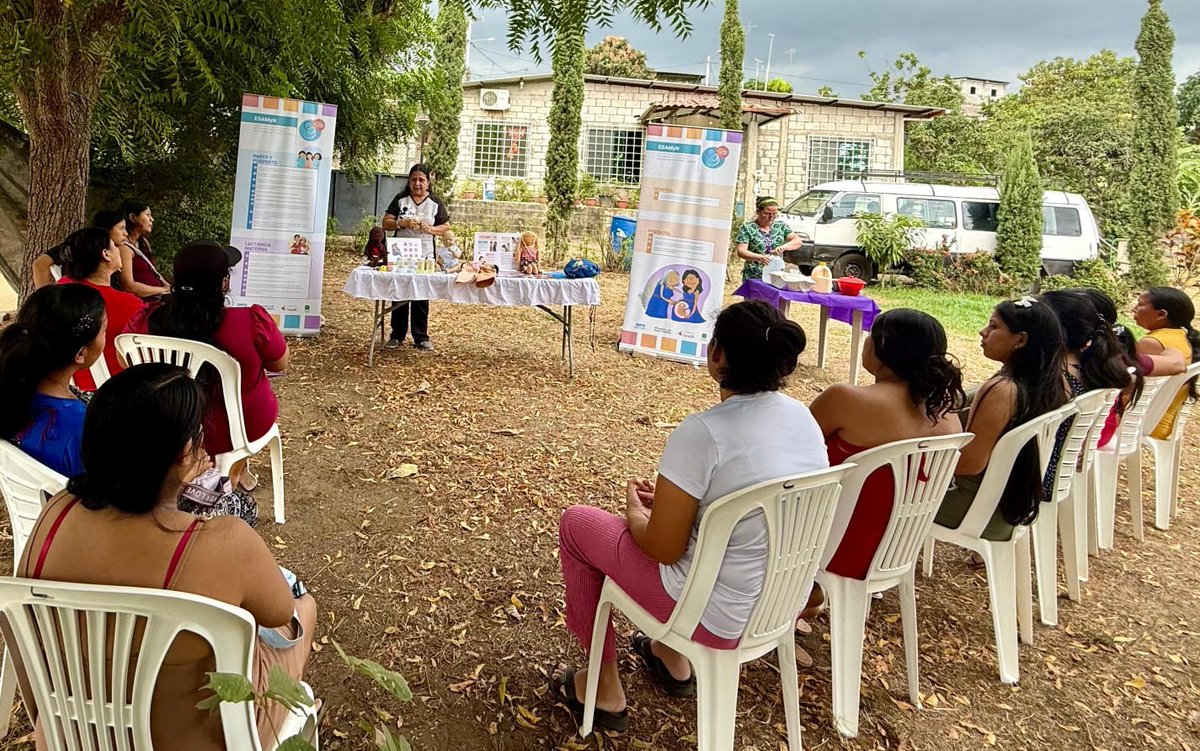 Salud_Guayas's tweet photo. #Cerecita | Se efectúa sesión de Grupo de #ApoyoALaLactanciaMaterna para explicar los beneficios de la #LactanciaMaterna 🤱, técnicas y posiciones, mitos y verdades, alimentación saludable, entre otros detalles para incentivar su práctica y prevenir la desnutrición infantil. https://t.co/6fSzHlXzBu