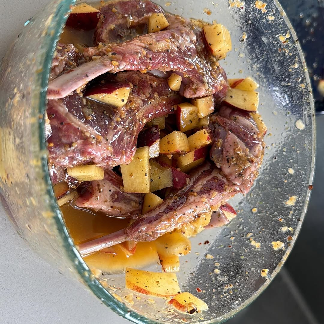 mskellyprice's tweet photo. It’s peach season in ATL!!!
I’m using peaches in EVERYTHING!!!
Lamb chops marinating in my special blend of herbs and spices with a hint of sweetness courtesy of a Georgia 🍑‼️

I do this for real…. 👩🏽‍🍳😘
Dinner is gonna be 🔥🔥🔥tonight.
Happy Monday!!!... https://t.co/0ItFNv6Bfu