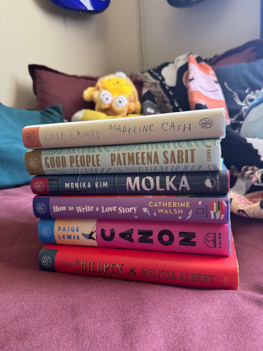 LYEditorial's tweet photo. A friend gifted me six months of @bookofthemonth last year, and these are all the books I picked. So many good reads I might have not picked up otherwise! 😎#bookofthemonth #books #subscription #reading #editor https://t.co/susH3Yj0dR