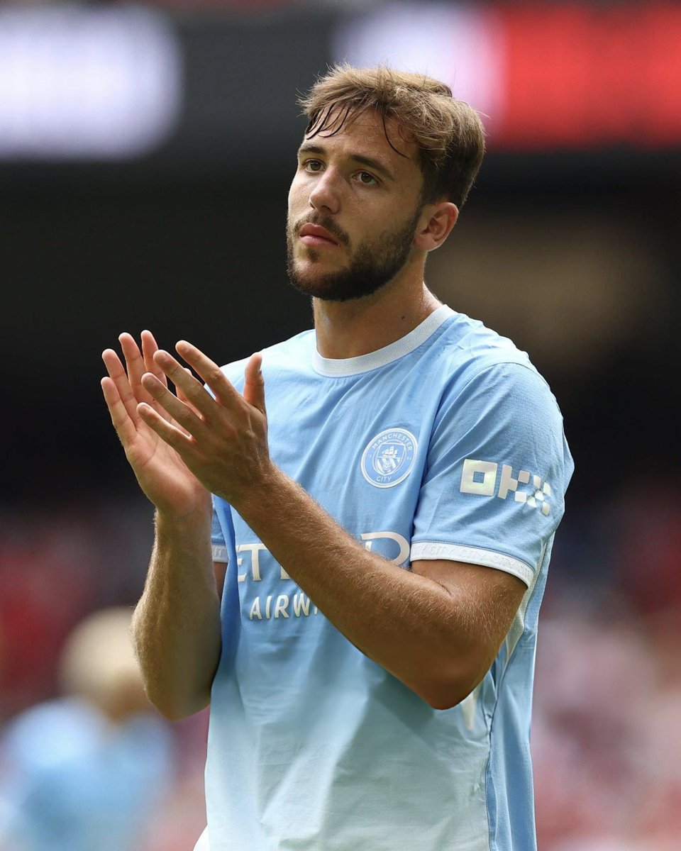 centregoals's tweet photo. 🚨🚨| JUST IN: Newcastle United are in 𝐓𝐀𝐋𝐊𝐒 with Manchester City over a potential deal to sign Nico González. 🔵⚪

A move for the midfielder is not yet advanced, but Newcastle are working to strengthen.

[@David_Ornstein] https://t.co/rtIXVwrWZA