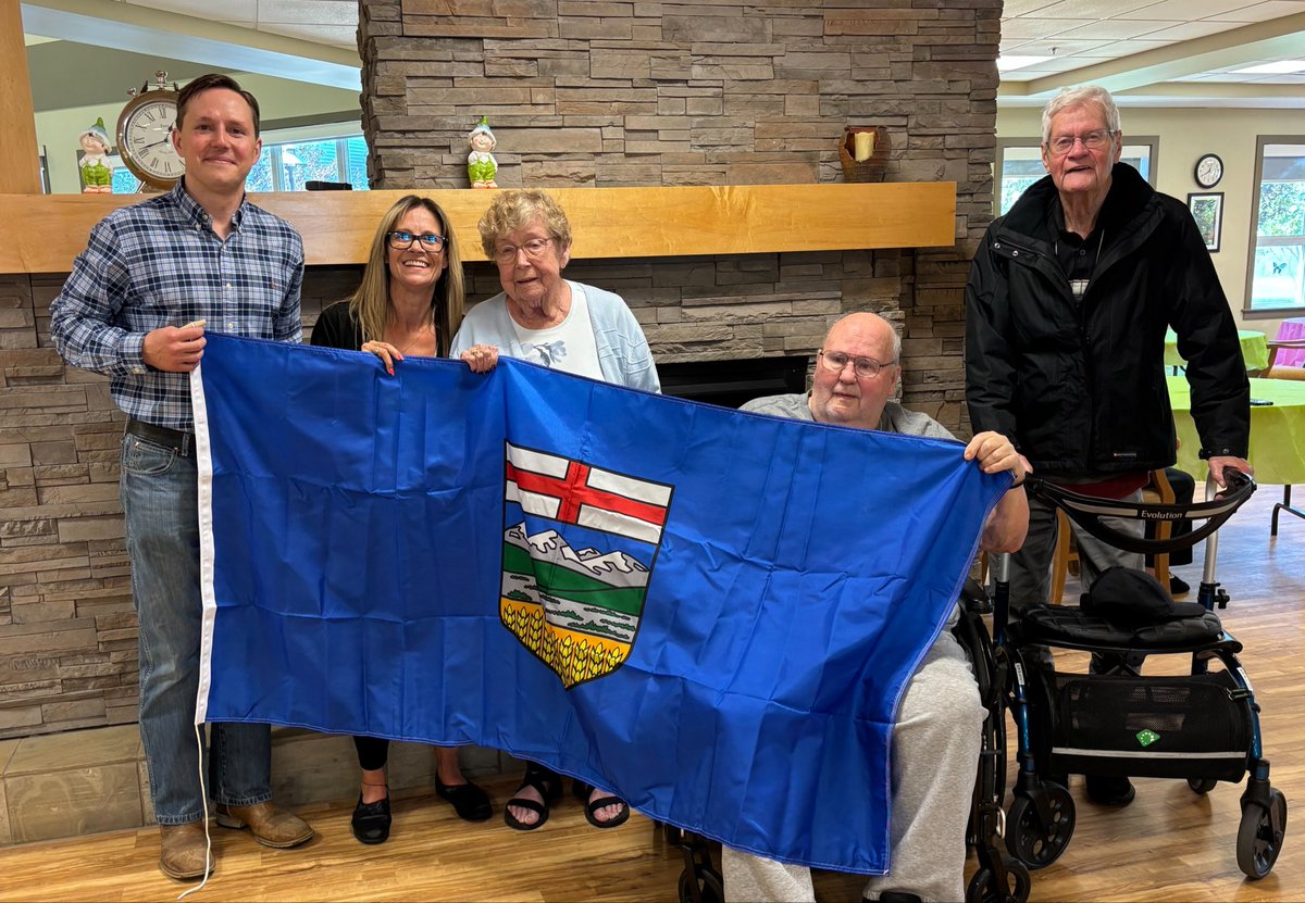 DevinDVote's tweet photo. Great to visit folks at Country and Sunset Manor in Innisfail! Lots of advice on how we can make Alberta an even better place to live, work, and raise a family.

Dropped off their new Alberta flag! https://t.co/xc3Vsxual5