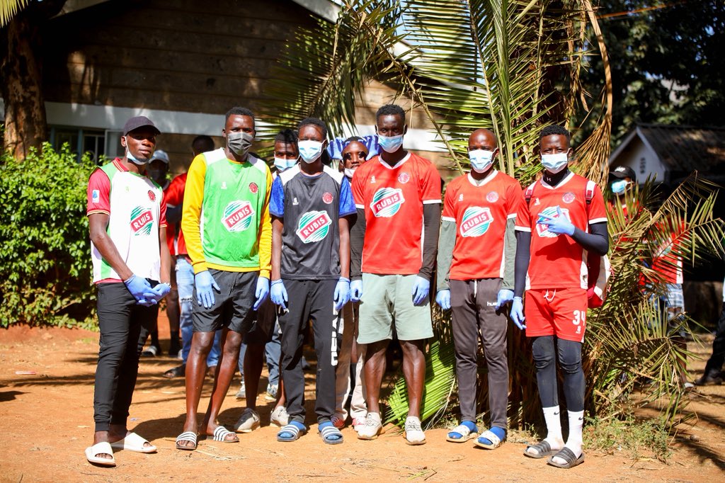 KBS_fc_8's tweet photo. 🔴 Kibera showed up &amp; cleaned up! 💪🏾🌍 Last season we made Bombolulu Orthodox shine this season we go bigger. With RUBiS Energy Kenya, Black Stars keep leading for a cleaner, safer, stronger community. The work continues, unity never stops.

#KiberaBlackStars #Rubis #Yamama https://t.co/4UqItG92c3