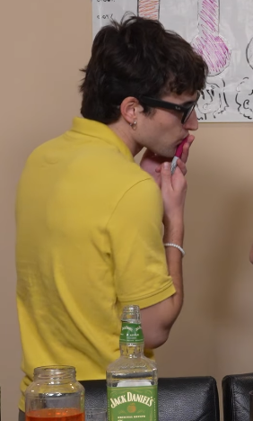 mr_wh1skers3's tweet photo. dude can i be that stupid pink sharpie please https://t.co/h7Ts2vH4ta