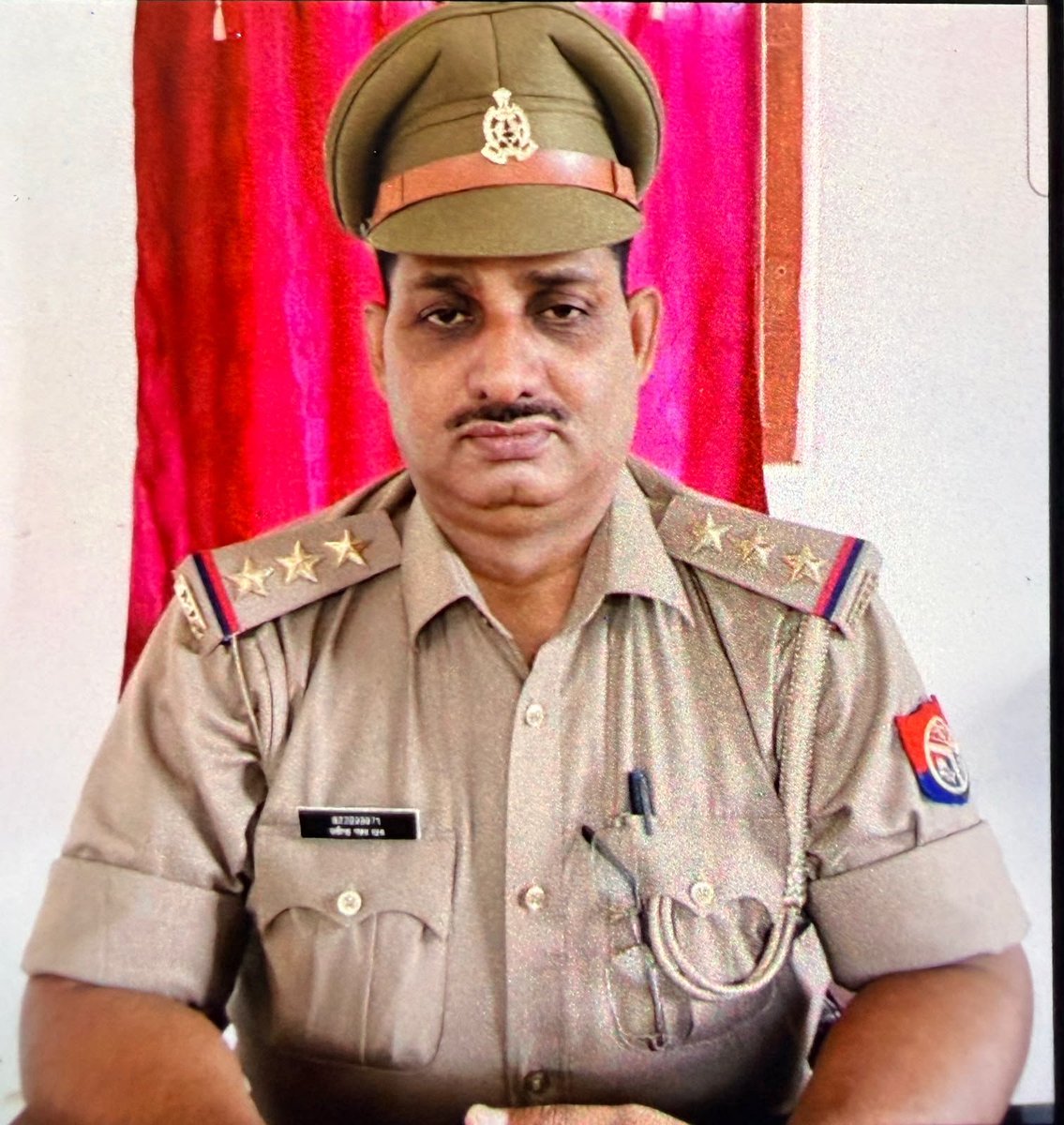 Radhe_raman9's tweet photo. @adgzonevaranasi नवीन अरोरा जी ने @maupolice के घोसी थाने पर तैनात जाबांज कोतवाल रविन्द्र राय को सम्मानित किया। रविन्द्र राय ने अपराधियों,अपराधों पर सख्ती बरती। मऊ जिले प्रथम अधिकारी हैं,जिन्हें सम्मान मिला। @Uppolice @dgpup https://t.co/avrYoAaqLe