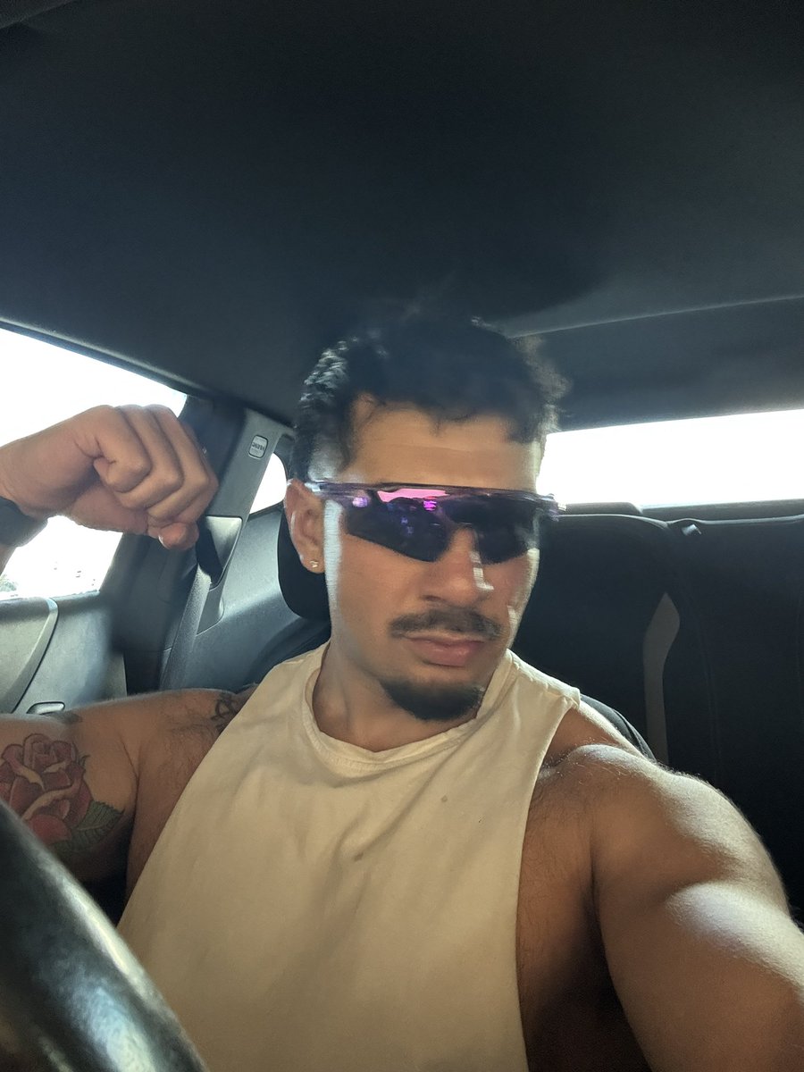 maquinadefu3goo's tweet photo. More hairy chest content https://t.co/FjQKyCw9Gb